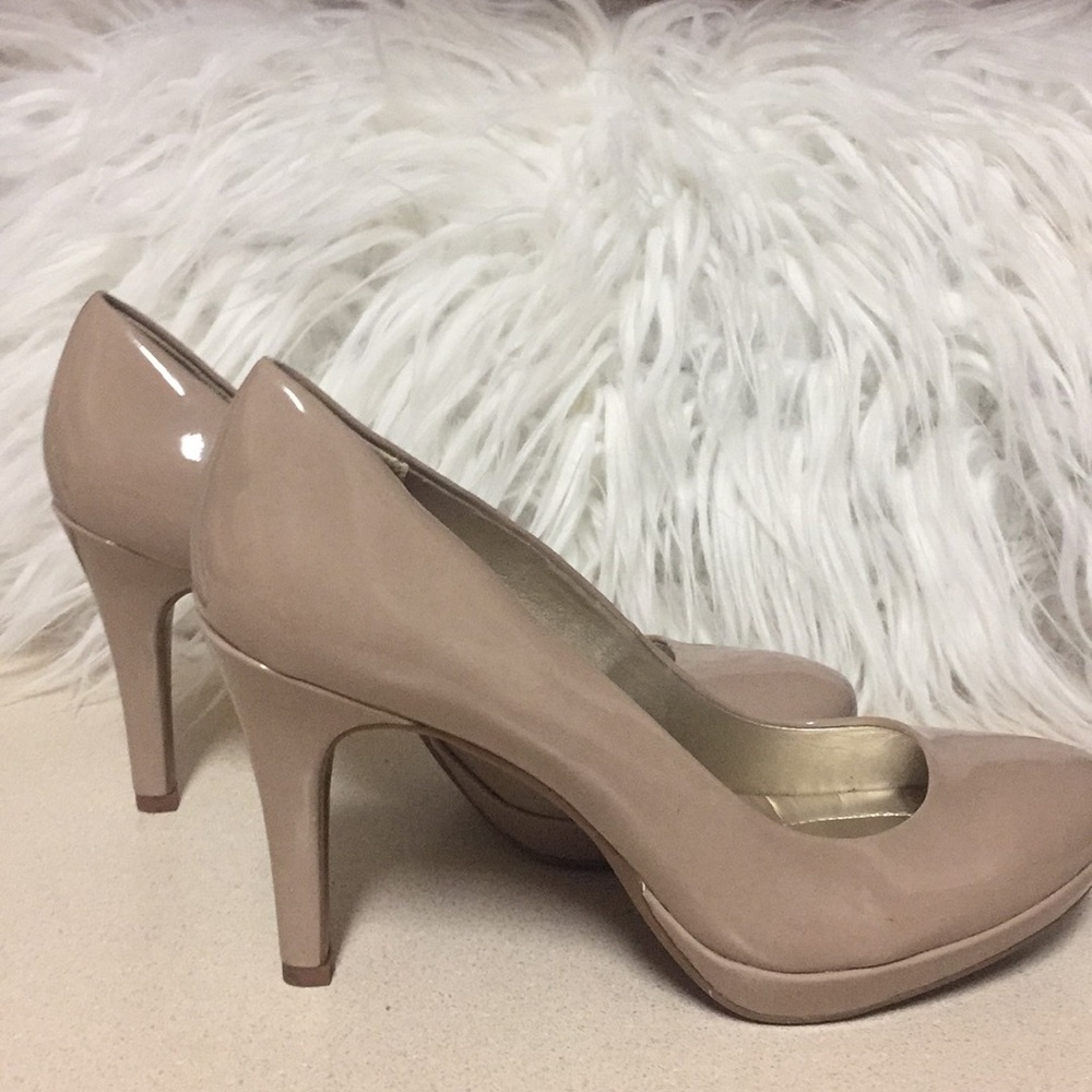 Bandolino B Flexible Nude shoes